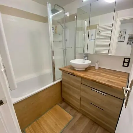 Jeanne D'arc Apartment *