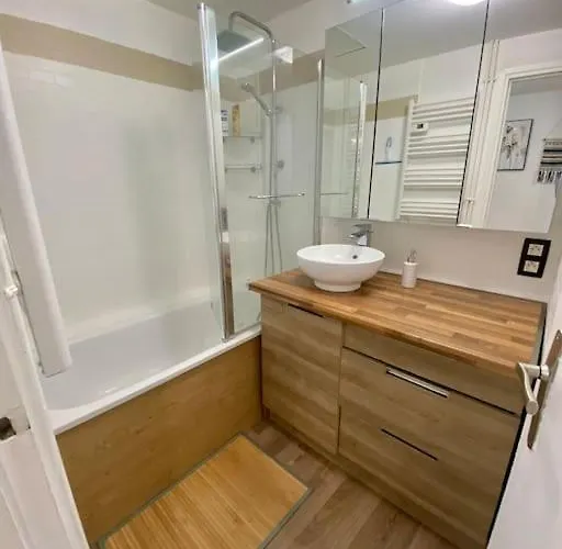 Jeanne D'arc Apartment *